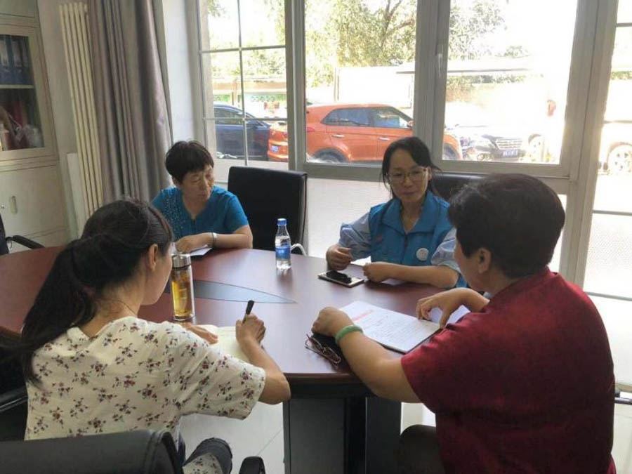 1655985285389250.jpg 海國(guó)投公司機(jī)關(guān)第二黨支部與寶山社區(qū)黨總支完成對(duì)接2.jpg